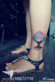 Femina in arbore tarso pulla sidereum tattoos