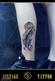 Potītes krāsas spalvu tetovējuma attēls