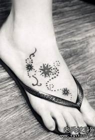 គំរូសាក់ផ្កាយរបស់ផ្កាយ instep របស់ក្មេងស្រី