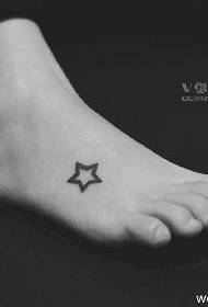 Modello di tatuaggio semplice stella fresca