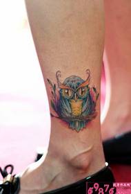 schattige uil enkel tattoo foto