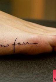 Tattoo 清新 脚 Lavoro di tatuaggio di lettere laterali del dipartimento