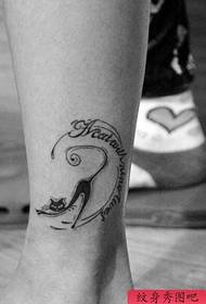 Ieteicama sieviešu kāju kaķu tetovēšanas izstāde
