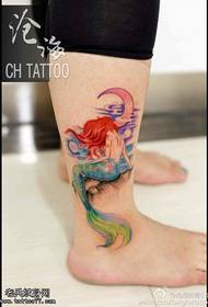 pergelangan kaki warna percikan tinta gambar tato putri duyung