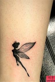 A tetováló show bár a boka angyal elf tetoválás mintáját javasolta