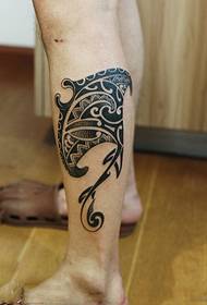 foto krijuese e tatuazhit të kyçit të këmbës manikyr