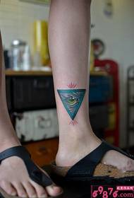 алтернативен триъгълник очи личност татуировка глезен