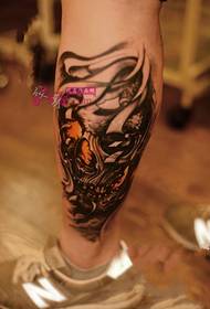 foto tatuaggio teschio fiore gamba personalità