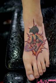 immagine astratta del tatuaggio del collo del piede di arte del vento