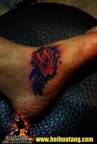 paarse wijnstok brokaat rode roos tattoo patroon