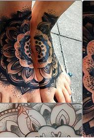 un popular patró de tatuatges de tòtem a la plataforma