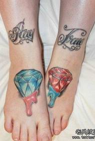 flickor vänder diamant tatuering mönster