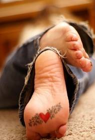 Merginos pėda mėgsta tatuiruotės paveikslėlį