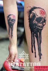 la migliore immagine di uno spettacolo di tatuaggi consiglia un modello di tatuaggio del cranio del braccio