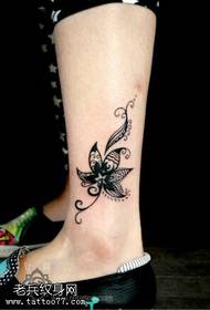 Vzorci za tatoo cvetov ženskega stopala nudijo tatoo