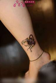 mazs svaigas potītes Ūdensvīra tetovējuma attēls