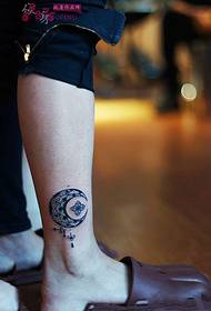 Gambar tato Van Gogh Ankle