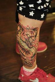 Dominearjend Tiger Snake Creative Flower Shank Tattoo Picture