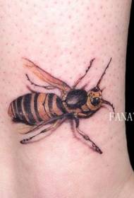 obraz tatuażu małej pszczoły kostki