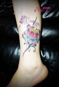liten färsk lotus mode ankel tatuering bild