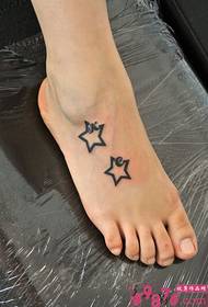 einfaches kleines Stern-Rist-Tattoo-Bild