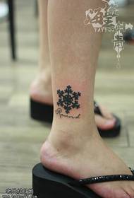 gambar tato ankle snowflake wanita