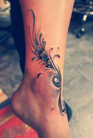 imagem de tatuagem de tornozelo de videira de flor fresca pequena