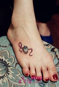 Image de tatouage de petite pierre précieuse de caractère de pied