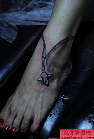 нога на жената една шема на тетоважи на ланец за нозе на личност