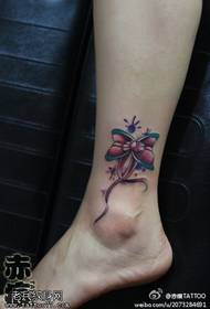ženské kotníkové barvy tetování luk tetování funguje