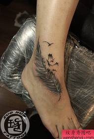 beautifully popular feathered Yan tattoo pattern