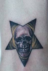 immagine consigliata per il modello di tatuaggio a stella a cinque punte della caviglia personale