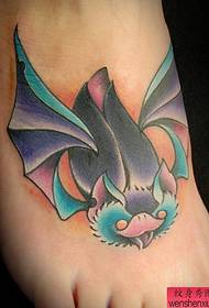 mokyklos šikšnosparnio tatuiruotės modelis