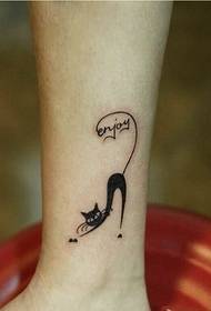 immagine del modello del tatuaggio del gattino del piede di personalità
