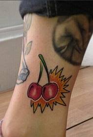 moda femminile alla caviglia immagine di tatuaggio carino ciliegia per godersi l'immagine