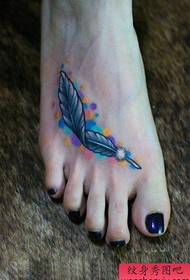 iphethini le-tattoo le-instep color feather