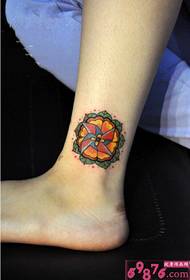 Слика модне тетоваже дугиница на вјетрењачу