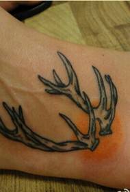 fashoni yakasarudzika tsoka antler tattoo pateni yepikicha