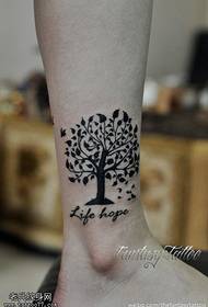 modello di caviglia nero grigio personalità albero tatuaggio