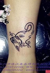 modello di tatuaggio carino elefantino piede