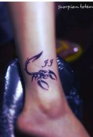 популярна снимка модел на татуировка на скорпион за крака