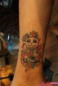 गोंडस लहान भाग्यवान मांजर टखने टॅटू चित्र