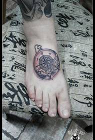 padrão de tatuagem bússola pé