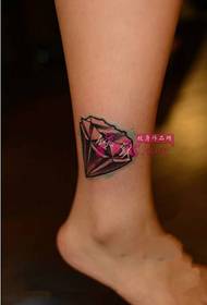 tatuaxe de rubí pequeno e fresco tatuaxe