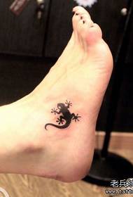 girl's foot totem of the totem gecko tattoo pattern
