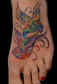 mooie en populaire kleine zwaluw tattoo-patroon