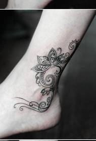 femmina Bellissimo modello di tatuaggio di vite di loto popolare alla caviglia
