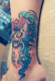 foto di tatuaggio alla caviglia gatto capitano pirata personale