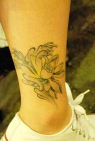 ragazze pedi belli ritratti di tatuaggi di lotus