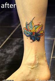 gambar tato teratai pergelangan kaki warna